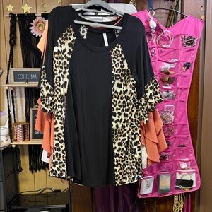 Chic Black Leopard Print Long Sleeve Top